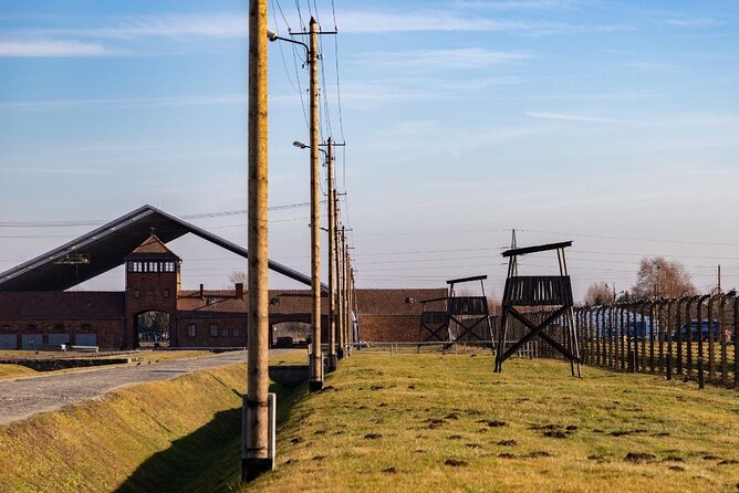 Guided Tour to Auschwitz-Birkenau from Warsaw - Starting in Warsaw: Easy and Clear Meeting Arrangements