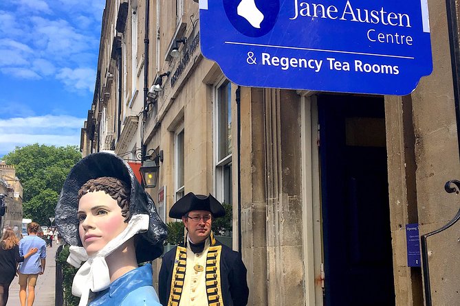 Guided tour to Bath & Stonehenge from Cambridge by Roots Travel. - Logistics and Group Size