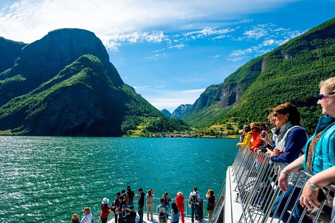 Guided Tour To Nærøyfjorden, Flåm And Stegastein - Viewpoint Cruise - Group Size, Logistics, and Comfort