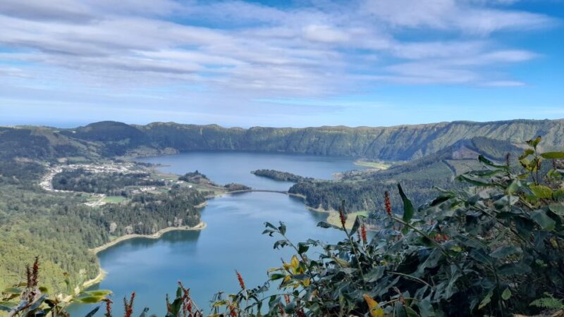 Guided Tour to the green & blue Lake of Sete Cidades - Discovering Lagoa de Santiago and Its Volcanic Origins