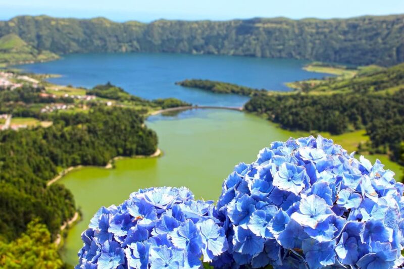 Guided Tour to the green & blue Lake of Sete Cidades - Crossing the Bridge and Exploring the Village of Sete Cidades