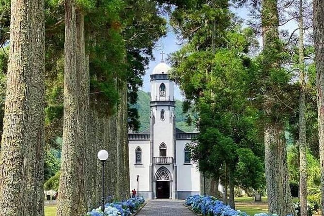 Guided Tour to the Sete Cidades Volcano in São Miguel Azores - Exploring the Igreja de São Nicolau