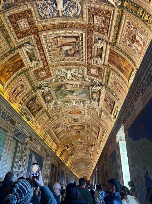 Guided Tour Vatican Museums & Sistine Chapel - Insights from the Reviews: Knowledgeable Guides and Seamless Experience