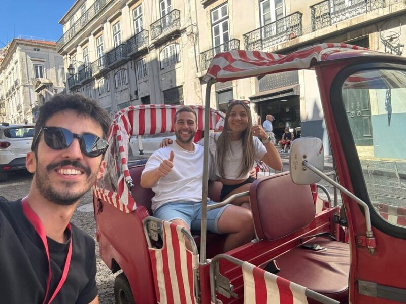 Guided tuk tuk tour in Lisbon's old neighborhoods - Admiring Lisbon’s Scenic Viewpoints and Hills