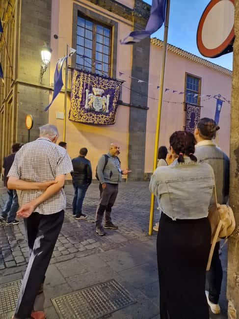 Guided visit and mysteries in San Cristóbal de La Laguna with a sweet treat. - Exploring La Laguna Cathedral’s Architectural Highlights