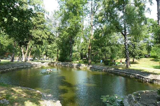 Guided visit in Spanish to the Castle of Dracula in Bran (native Spanish guide). - Inside Bran Castle: Highlights of the Interior Visit