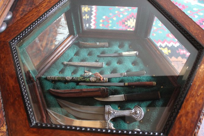 Guided visit in Spanish to the Castle of Dracula in Bran (native Spanish guide). - Comparing This Tour to Similar Experiences