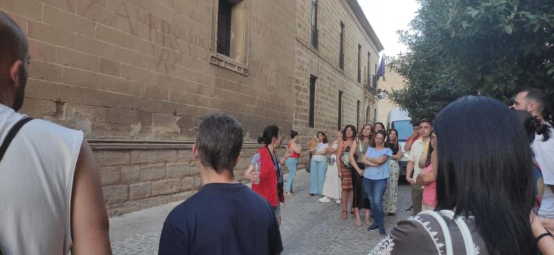 GUIDED VISIT TO BAEZA with entrance tickets to monuments - Visiting the Church of Santa Cruz and the Jabalquinto Palace
