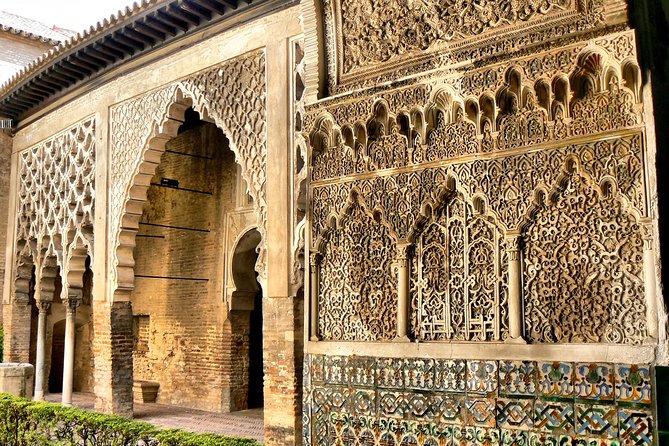 Guided visit to the Alcázar of Seville without queues - Highlights of the Alcázar’s Architectural and Garden Features