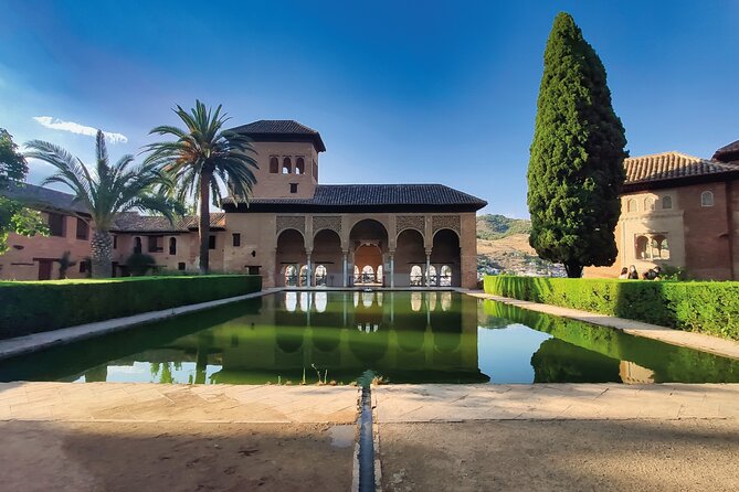 Guided visit to the Alhambra, Nasrid Palaces and Generalife - Meeting Point and Tour Logistics at the Alhambra