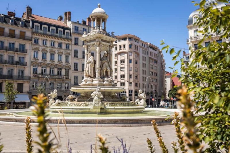 Guided walk from Old Lyon to the Presqu'île - The Final Stop at Place Bellecour