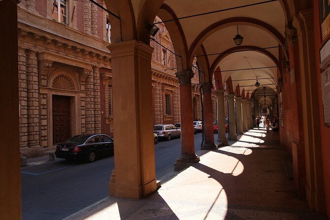 Guided Walking Tour in Bologna - Piazza Maggiore – The Heart of Bologna
