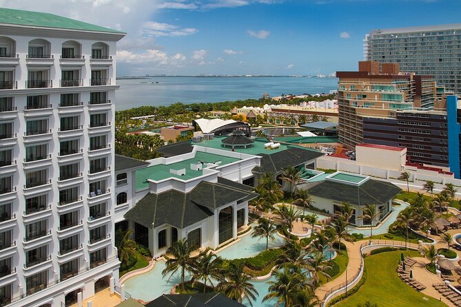 Guided Walking Tour in Cancun - Key Points