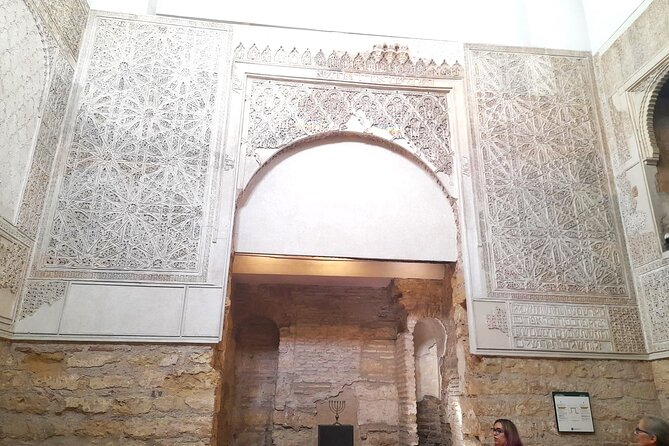 Guided walking tour in Cordoba - Shopping at the Craft Market: Unique Souvenirs and Local Artisans