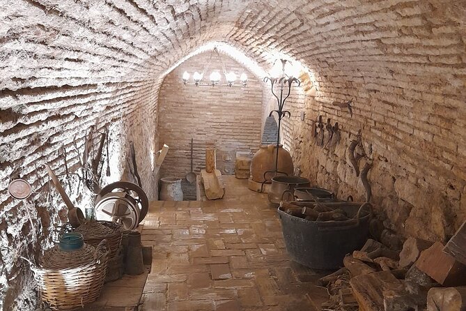 Guided walking tour in Cordoba - Practical Details: Meeting Points and Group Limits