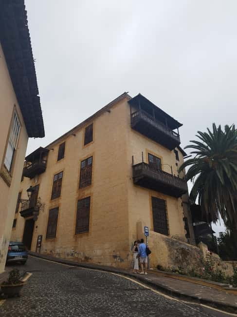 Guided walking tour in La Orotava 1:30 min, Tenerife - La Orotava Town Hall and Its Artistic Collection