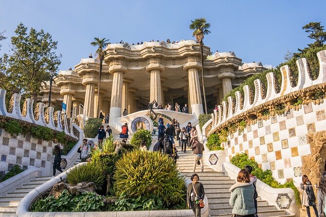 Guided Walking Tour in Park Güell and Sagrada Familia - Key Points