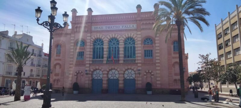 Guided walking tour of Cádiz: stories from a local guide - The Route and Main Stops: From the Old Town to the Cathedral