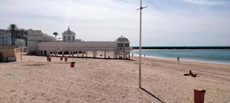 Guided walking tour of Cádiz: stories from a local guide - Practical Details: Meeting Point, Group Size, and Accessibility