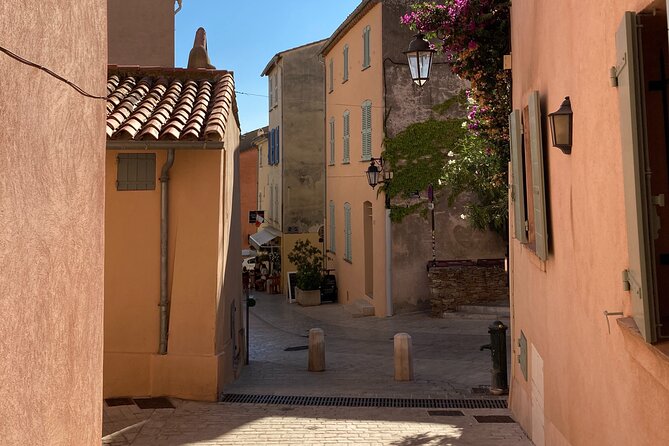 Guided walking tour of Saint Tropez - Exploring the Ponche District and Artistic Roots