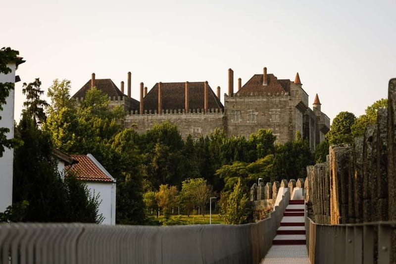 Guimarães: Highlights and Hidden Gems Walking Tour - Visiting Largo da Oliveira and Praça de São Tiago