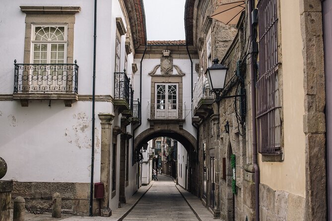 Guimarães Old Town Private Walking Tour - Sampling Local Pastries and Coffee: A Cultural Touchpoint