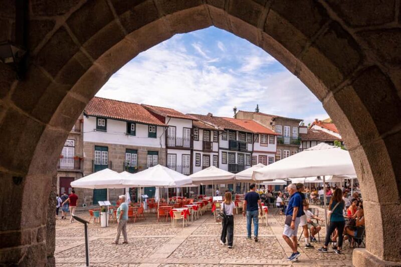 Guimarães: Private Flexible Walking Tour in Historic Center - From Santa Maria Street to Santiago Square