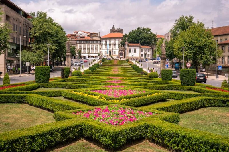 Guimarães: Private Flexible Walking Tour in Historic Center - Toural Square and Historic Streets