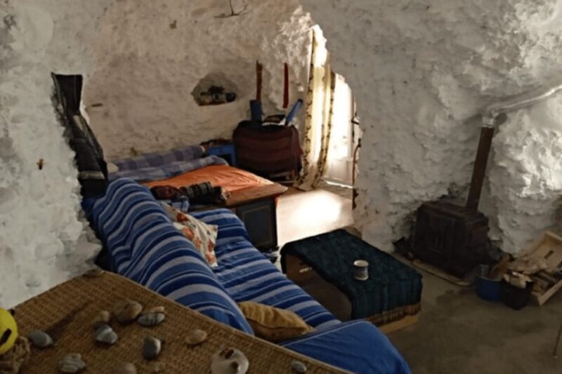 Gypsy life: Sacromonte and the caves private tour - Exploring Sacromonte’s Authentic Caves for Over an Hour and a Half