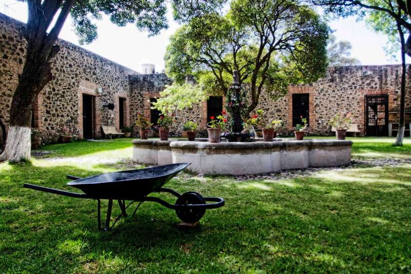 Hacienda Tochatlaco: historical visit, inside the main house - Explore the Historic Main House of Hacienda Tochatlaco in Hidalgo