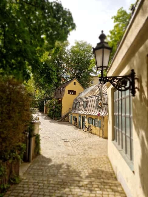Haidhausen: Insider Tour! Secrets in Munich's French Quarter - Practical Details: Meeting Point and Weather Considerations
