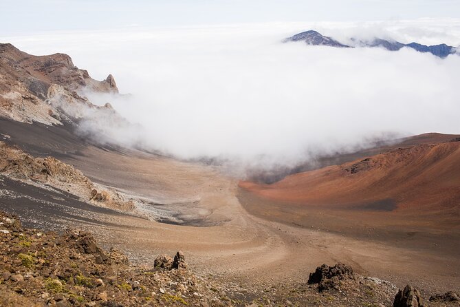 Haleakal Sunset Spectacle: Mauis Heavenly Evening - Climbing to Haleakalā: The Volcano’s Majesty