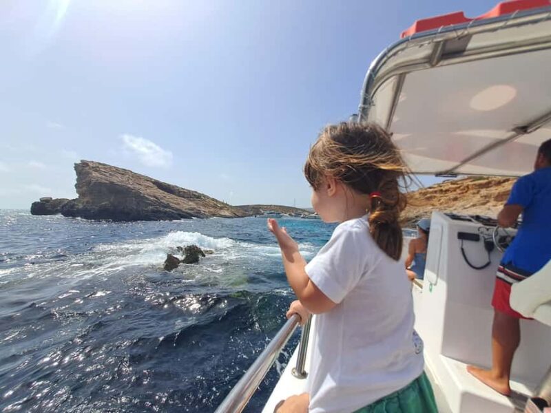 Half day - 4 hours Comino, Blue Lagoon up to 12 guests - Logistics: Starting Point and Group Size