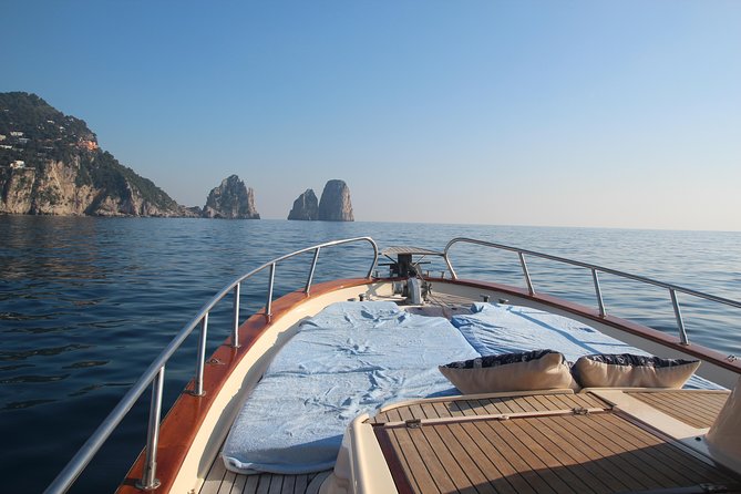 Half day around Capri (4 hours) - Logistics: Meeting Point and Ease of Access
