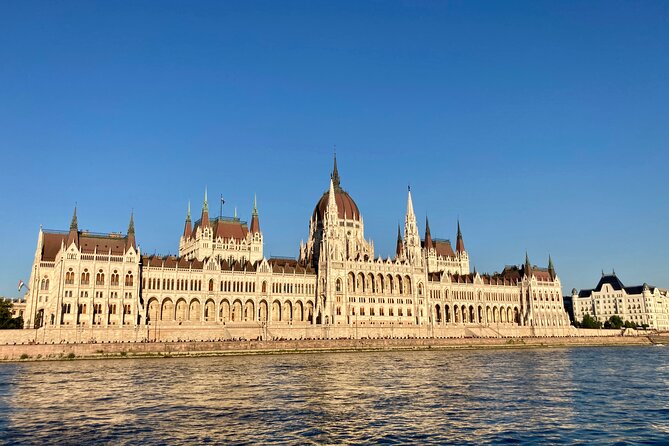 Half day Budapest city tour by car / minivan - Key Points