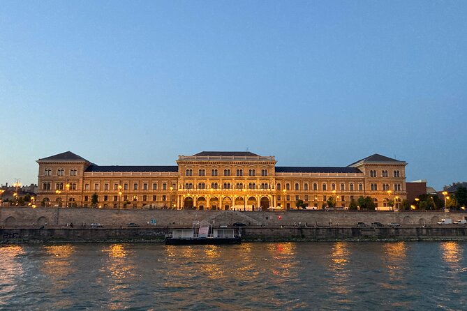 Half day Budapest city tour by car / minivan - Buda’s Historic Highlights: Matthias Church and Fisherman’s Bastion