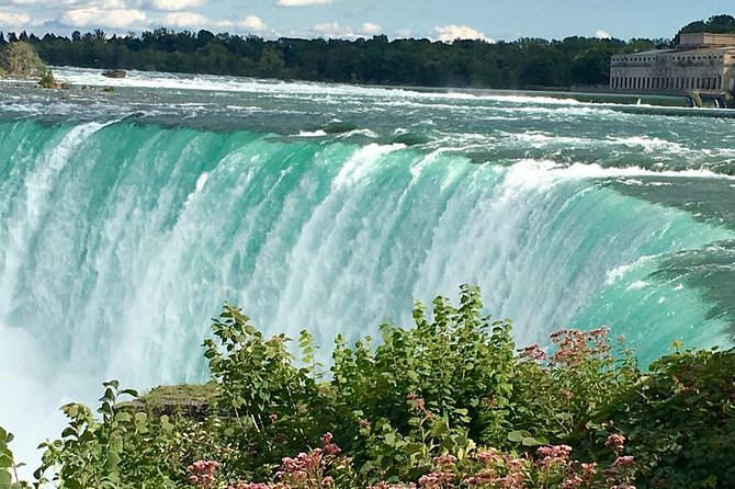 Half-Day Canadian Side Sightseeing Tour of Niagara Falls with Cruise & Lunch - The Floral Clock and Queenston Heights Park: Scenic Stops on the Niagara Parkway