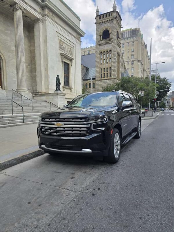 Half day city tour Montreal luxury SUV - Enjoy the Panoramic Views from Mount Royal
