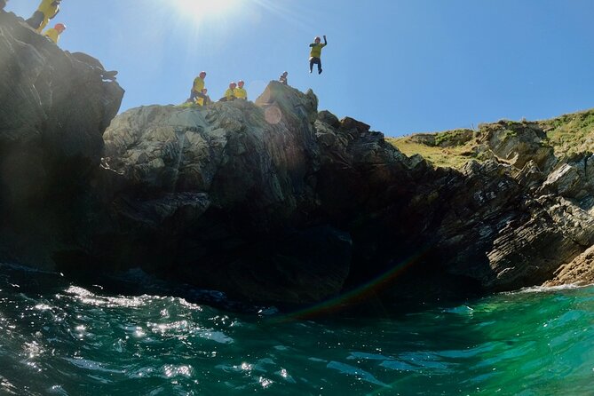 Half-Day Coasteering in Newquay Cornwall - Guides and Group Dynamics