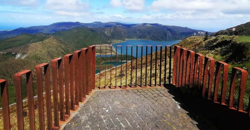 Half Day Fire Lake, Pineapple & Tea by SUV - The Beauty of Coroa da Mata and Ribeira Grande