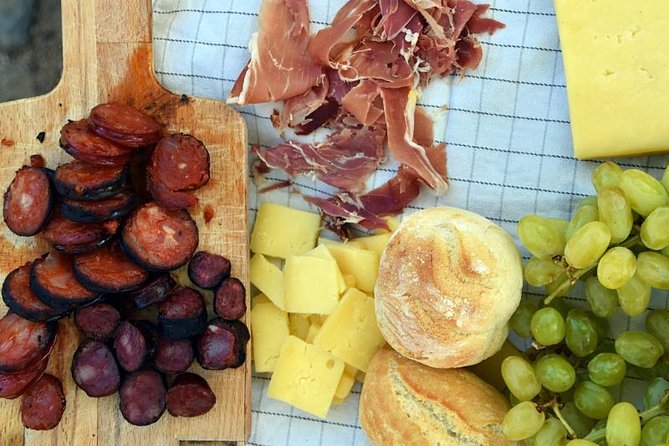 Half-day Hike & Picnic with Dog Love in Porto's Mountains - The Scenic River and Mountain Views