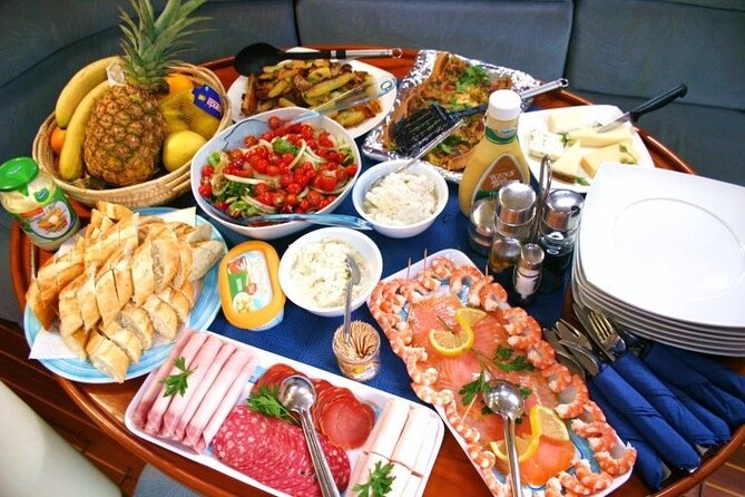 Half-Day Luxury Catamaran Sailing Cruise in Granada - Gourmet Lunch and Unlimited Drinks on Deck