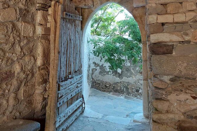 Half-Day Naxos Old Town, Castle and Apollo Temple Private Tour - Navigating Naxos Old Town’s Hidden Pathways