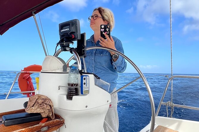 Half day Private Sailing cruise in Santorini island up to 6 pax - Delicious Greek Food and Open Bar on Board