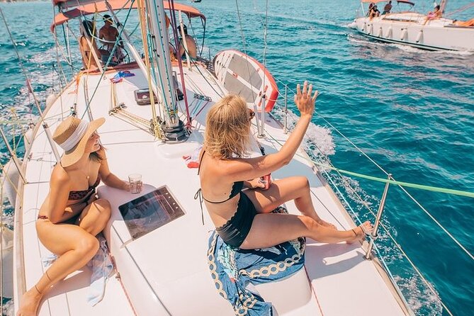 Half Day Sailing on a comfort yacht around Hvar and Pakleni islands- small group - Key Points