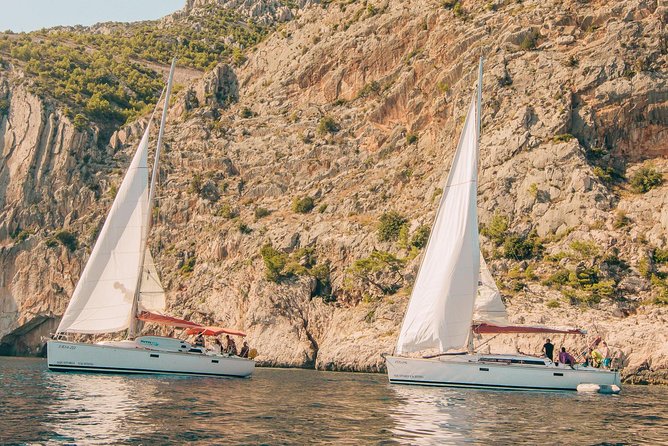 Half Day Sailing on a comfort yacht around Hvar and Pakleni islands- small group - Snorkeling and Swimming in Hidden Bays