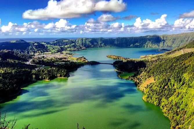 Half Day Sete Cidades Crater Minivan Tour - Explore the Sete Cidades Crater in São Miguel for an Unforgettable Experience