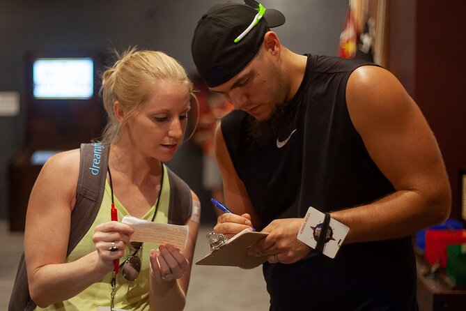 Half Day Small Group Los Angeles Tour and Scavenger Hunt - Hollywood Route: Iconic Landmarks and Downtown Glamour