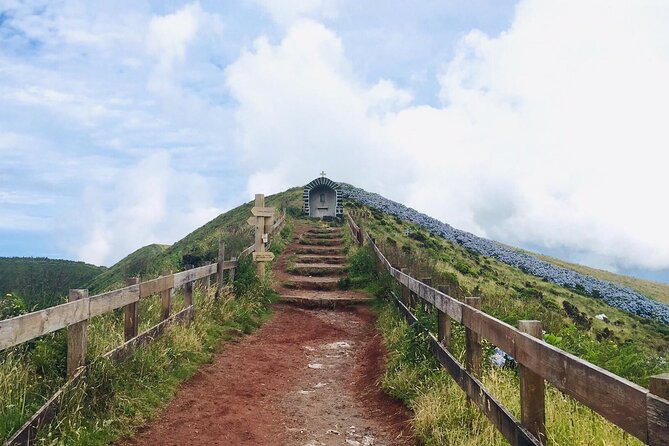 Half Day Tour to the Caves - Discovering the Fumaroles at Furnas do Enxofre