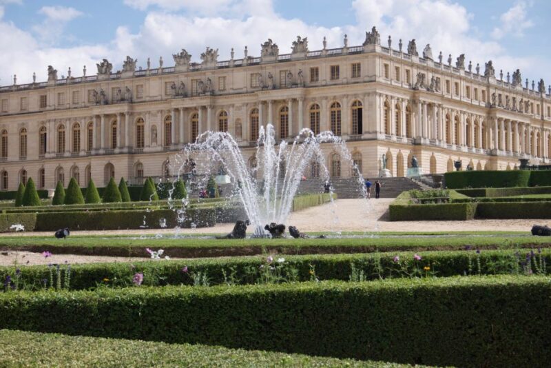 Half Day Versailles Palace & Gardens Tour From Versailles - The Value of a Guided Small Group Experience